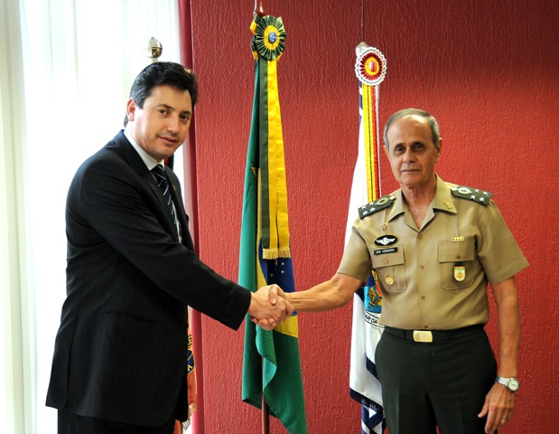 Senador visita presidente do STM e debate Código Penal